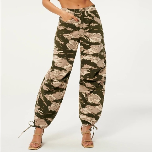 Good American Camo Uniform Pants in Forest - Picture 3 of 3